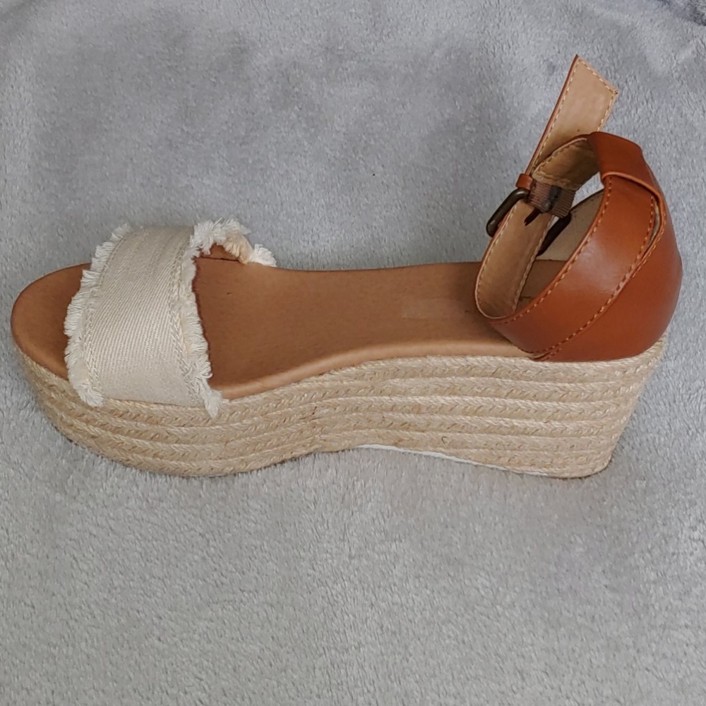 Platform sandals - Picture 2 of 5